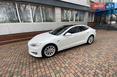 Ліфтбек Tesla Model S 2017 в Черкасах
