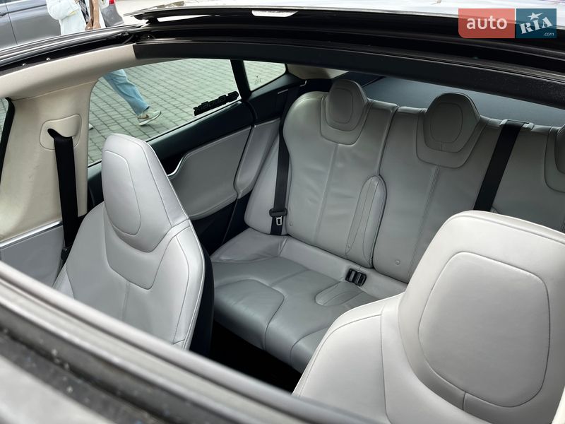 Ліфтбек Tesla Model S 2013 в Шепетівці
