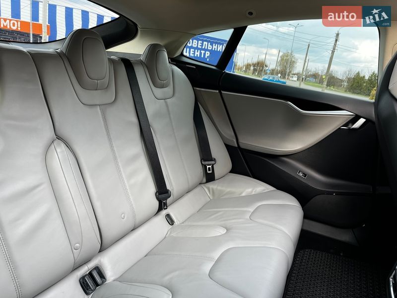 Ліфтбек Tesla Model S 2013 в Шепетівці