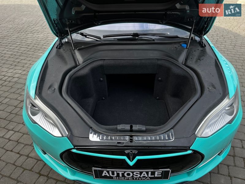 Ліфтбек Tesla Model S 2013 в Шепетівці