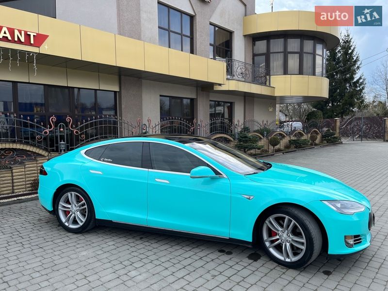 Ліфтбек Tesla Model S 2013 в Шепетівці