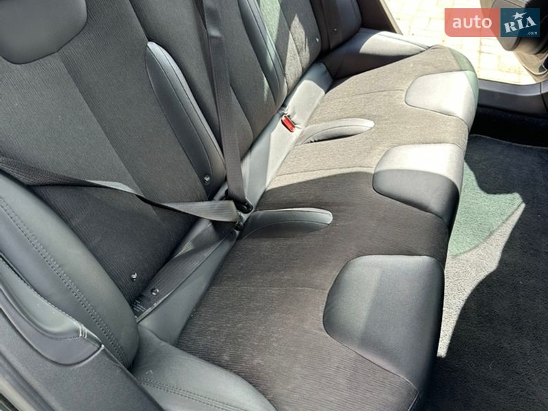 Лифтбек Tesla Model S 2017 в Киеве