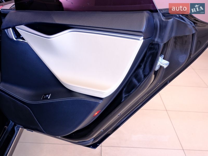 Лифтбек Tesla Model S 2014 в Одессе фото 35 Лифтбек Tesla Model S 2014 в Одессе