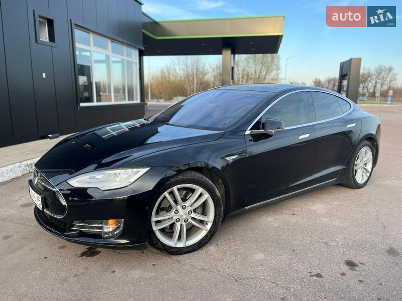 Лифтбек Tesla Model S 2016 в Львове фото Лифтбек Tesla Model S 2016 в Львове