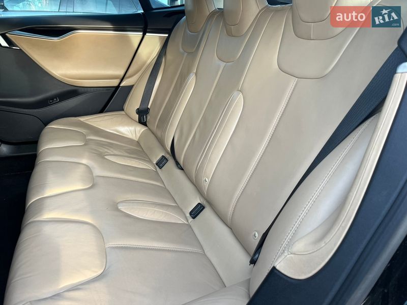 Лифтбек Tesla Model S 2016 в Львове фото 28 Лифтбек Tesla Model S 2016 в Львове
