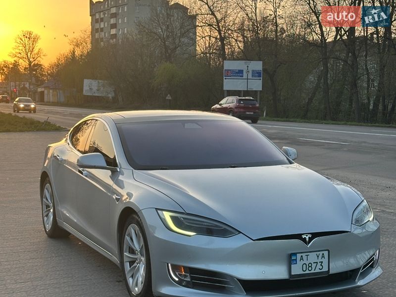 Лифтбек Tesla Model S 2016 в Ивано-Франковске