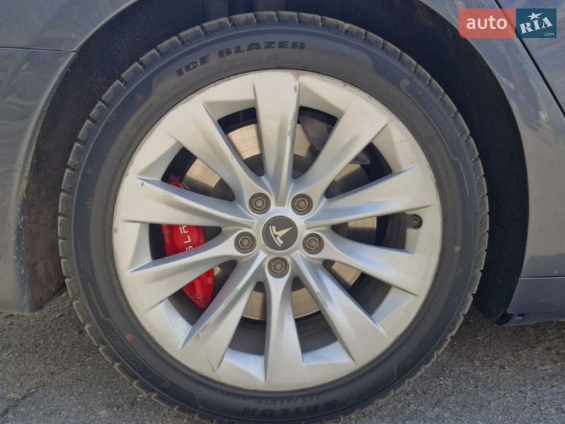 Лифтбек Tesla Model S 2016 в Николаеве