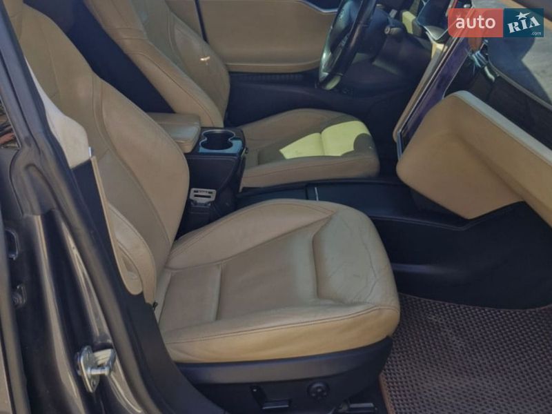 Лифтбек Tesla Model S 2016 в Николаеве
