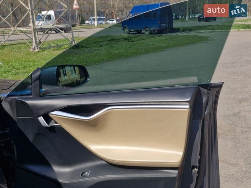 Лифтбек Tesla Model S 2016 в Николаеве