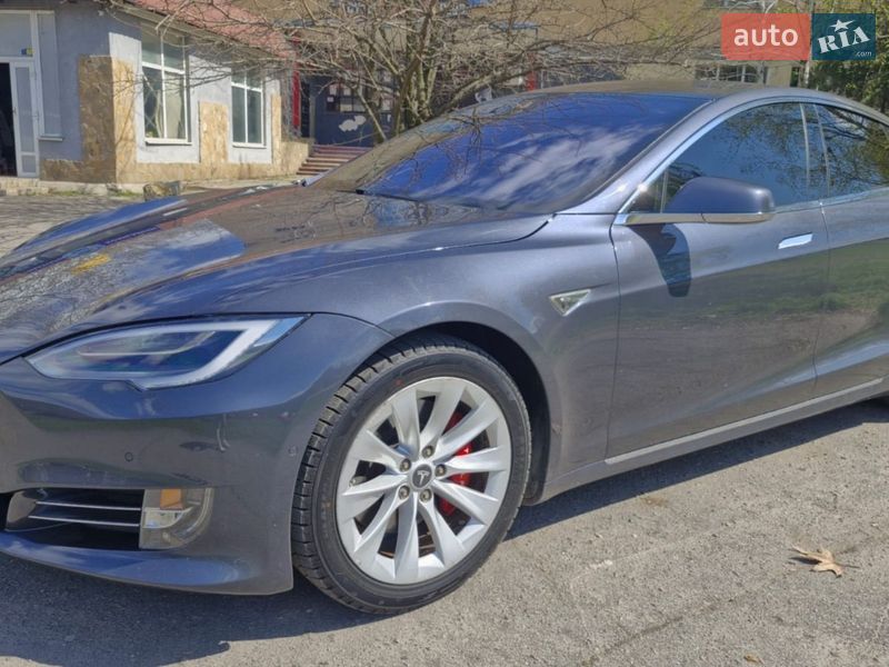Лифтбек Tesla Model S 2016 в Николаеве