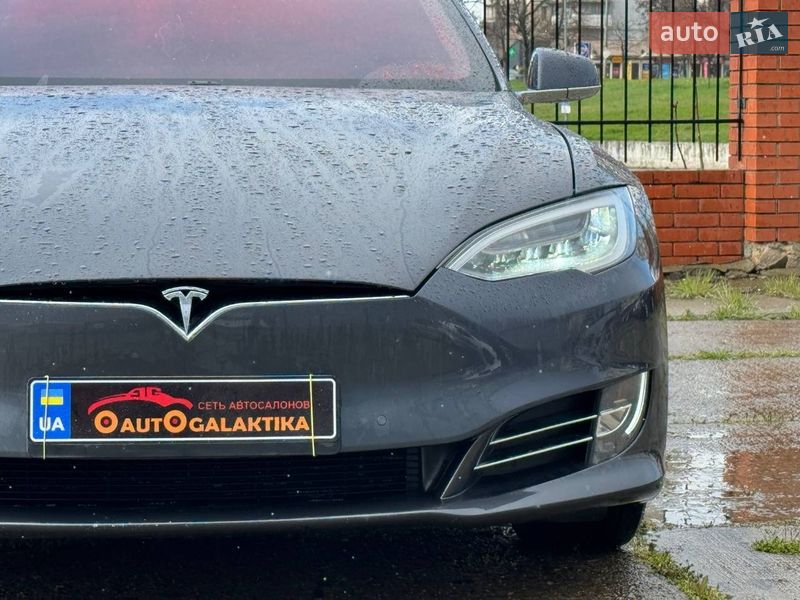 Ліфтбек Tesla Model S 2017 в Одесі