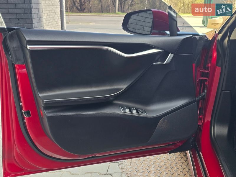 Ліфтбек Tesla Model S 2014 в Хмельницькому фото 41 Ліфтбек Tesla Model S 2014 в Хмельницькому