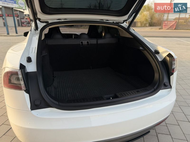 Лифтбек Tesla Model S 2013 в Ивано-Франковске фото 13 Лифтбек Tesla Model S 2013 в Ивано-Франковске