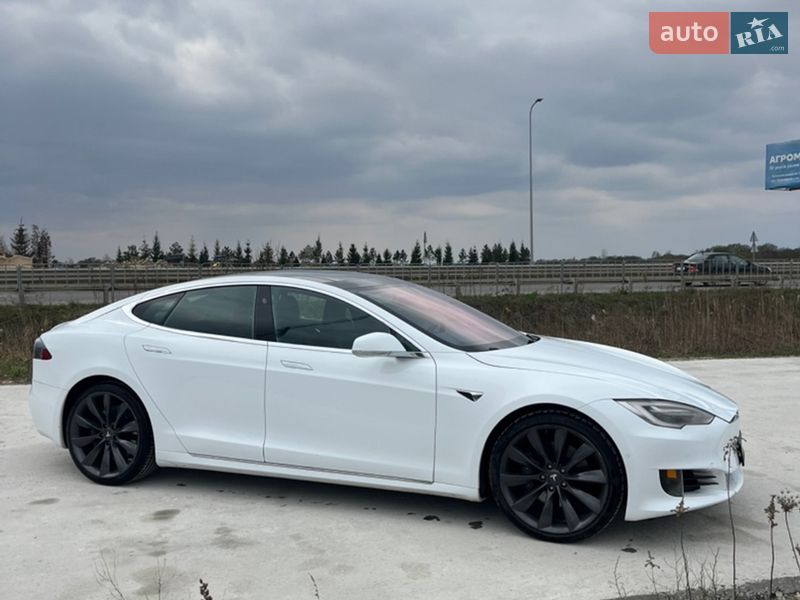 Ліфтбек Tesla Model S 2016 в Львові фото 14 Ліфтбек Tesla Model S 2016 в Львові
