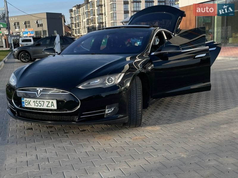 Лифтбек Tesla Model S 2014 в Ровно фото 2 Лифтбек Tesla Model S 2014 в Ровно
