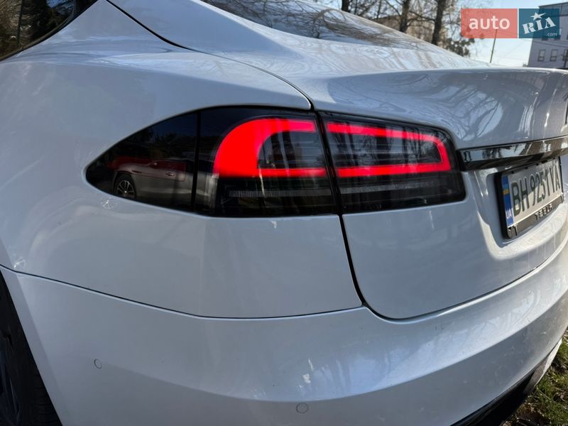 Лифтбек Tesla Model S 2022 в Виннице