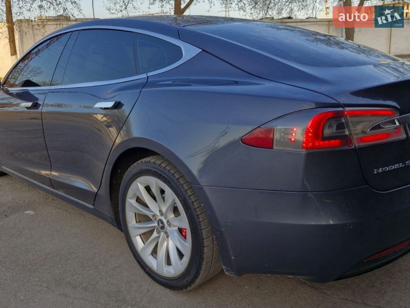Ліфтбек Tesla Model S 2016 в Миколаєві