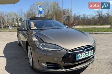 Лифтбек Tesla Model S 2015 в Каневе