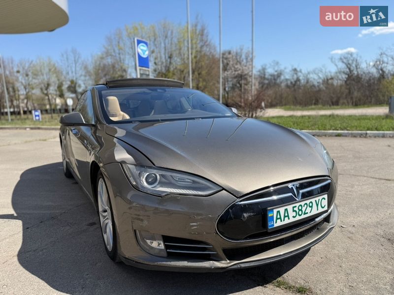 2015 Tesla Model S, VIN 5YJSA1E22FF108572:plate — фото 1 (autoria)