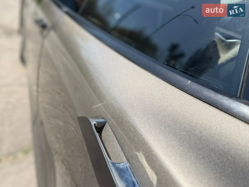 Лифтбек Tesla Model S 2015 в Каневе