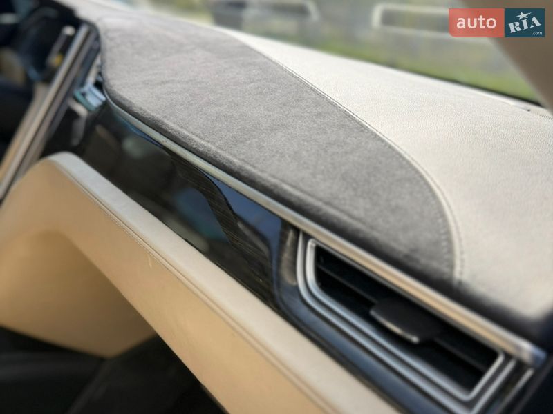 Лифтбек Tesla Model S 2015 в Каневе