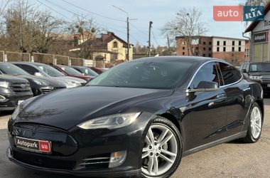 Лифтбек Tesla Model S 2015 в Виннице