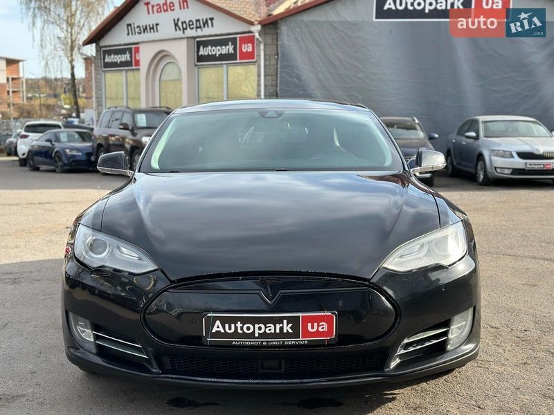 Лифтбек Tesla Model S 2015 в Виннице
