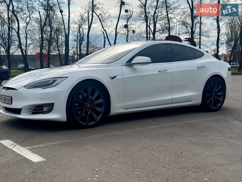 Лифтбек Tesla Model S 2017 в Киеве фото 5 Лифтбек Tesla Model S 2017 в Киеве