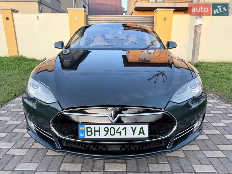 Tesla Model S 2014