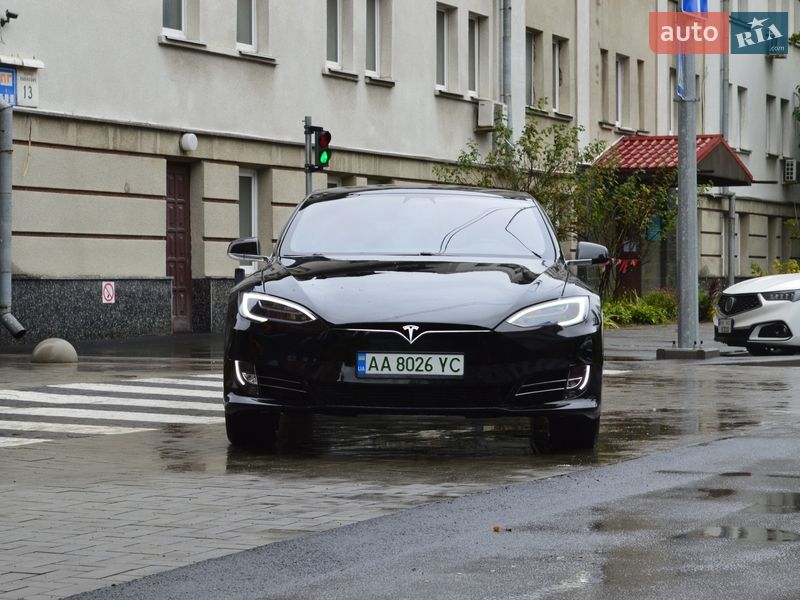 Лифтбек Tesla Model S 2020 в Киеве
