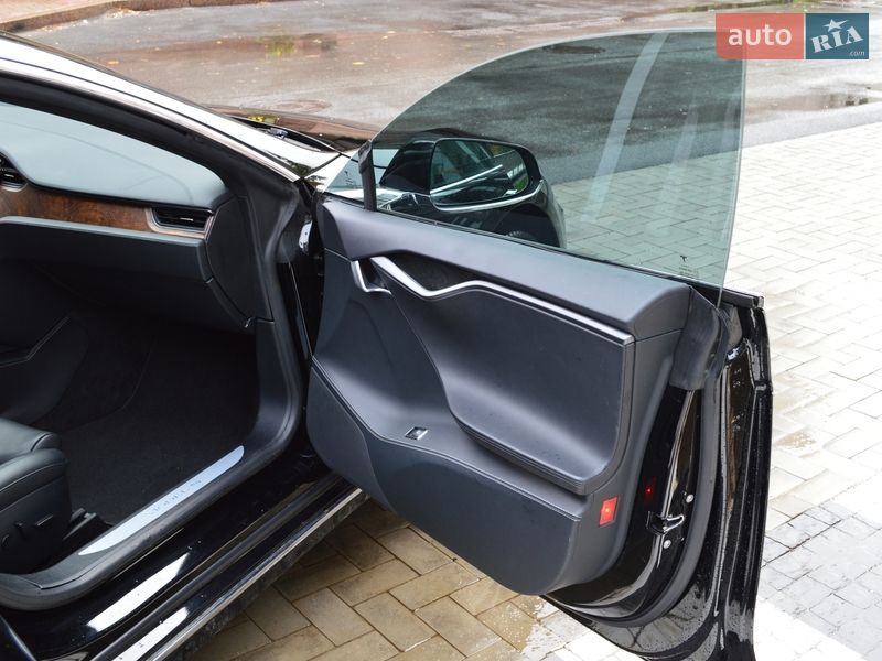 Лифтбек Tesla Model S 2020 в Киеве