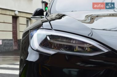 Лифтбек Tesla Model S 2020 в Киеве