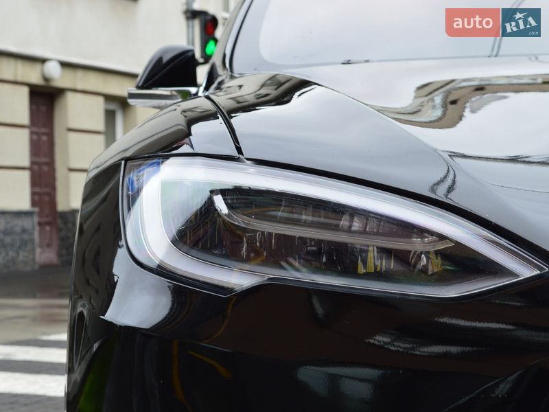 Лифтбек Tesla Model S 2020 в Киеве
