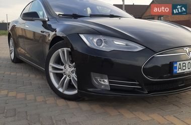 Ліфтбек Tesla Model S 2015 в Іллінцях