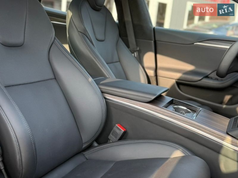 Лифтбек Tesla Model S 2024 в Виннице