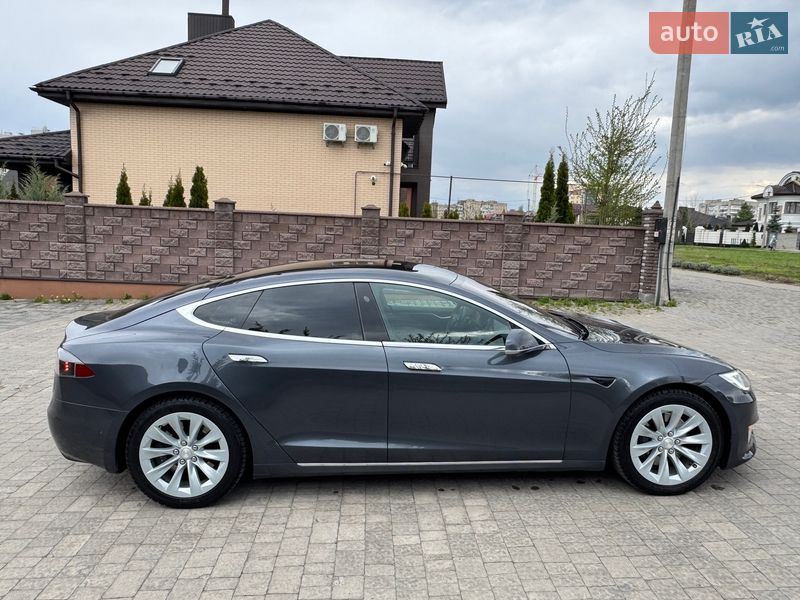Лифтбек Tesla Model S 2018 в Ровно