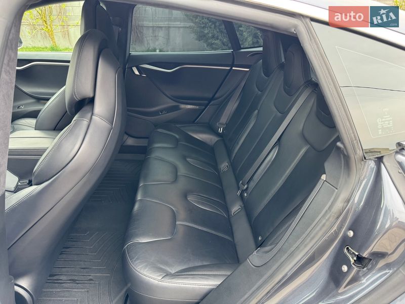 Лифтбек Tesla Model S 2018 в Ровно