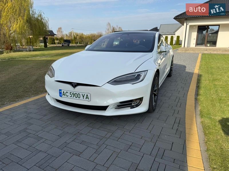 Лифтбек Tesla Model S 2019 в Ковеле