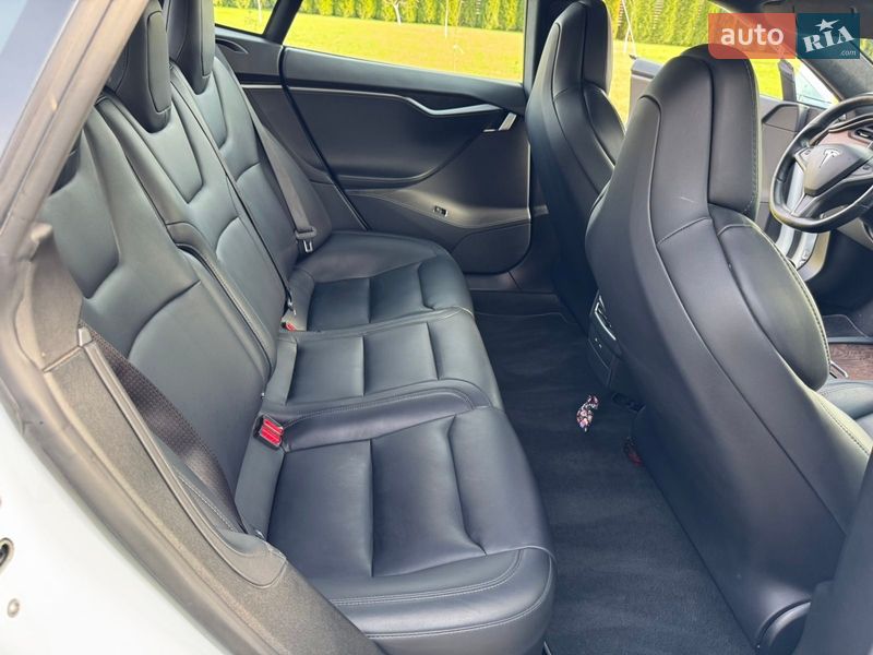 Лифтбек Tesla Model S 2019 в Ковеле