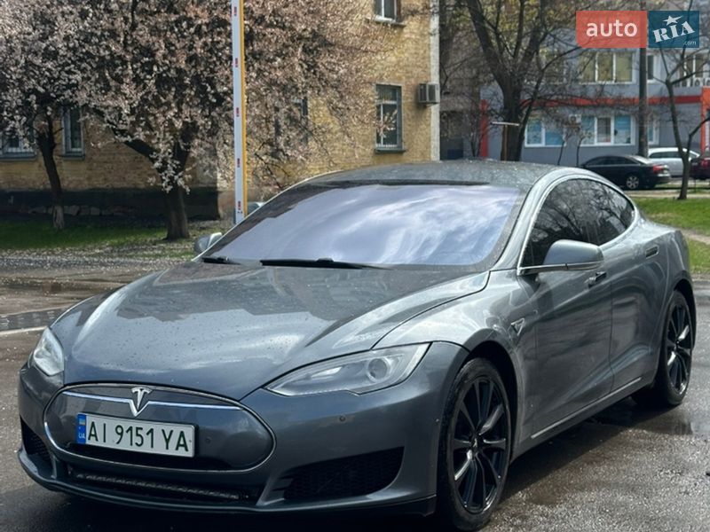 Tesla Model S 2013