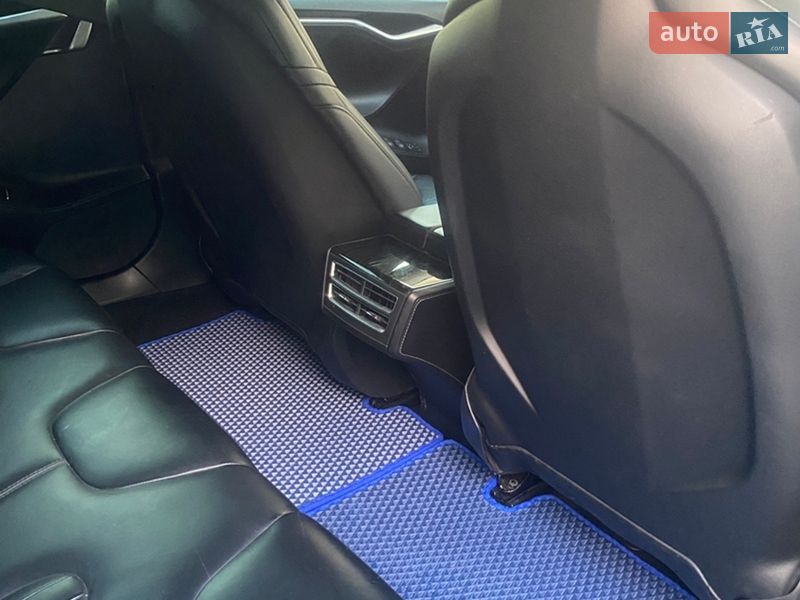 Ліфтбек Tesla Model S 2016 в Одесі