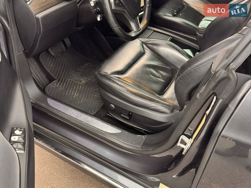 Ліфтбек Tesla Model S 2015 в Києві