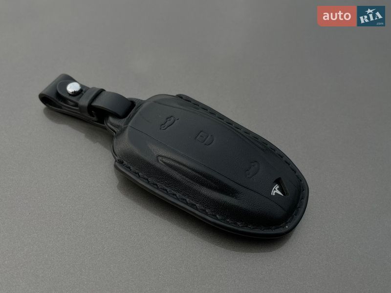 Лифтбек Tesla Model S 2016 в Ужгороде