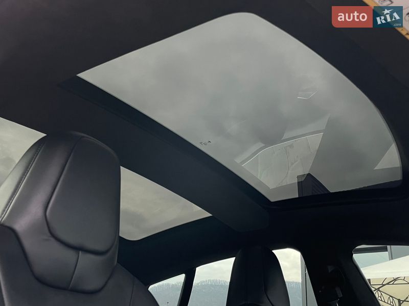 Лифтбек Tesla Model S 2016 в Ужгороде
