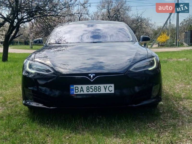 Лифтбек Tesla Model S 2016 в Кропивницком