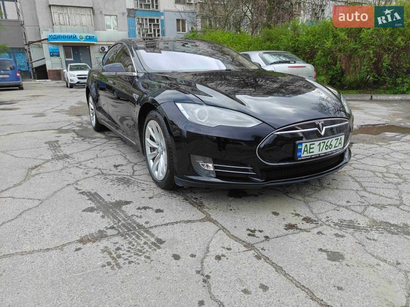 Tesla Model S 2014
