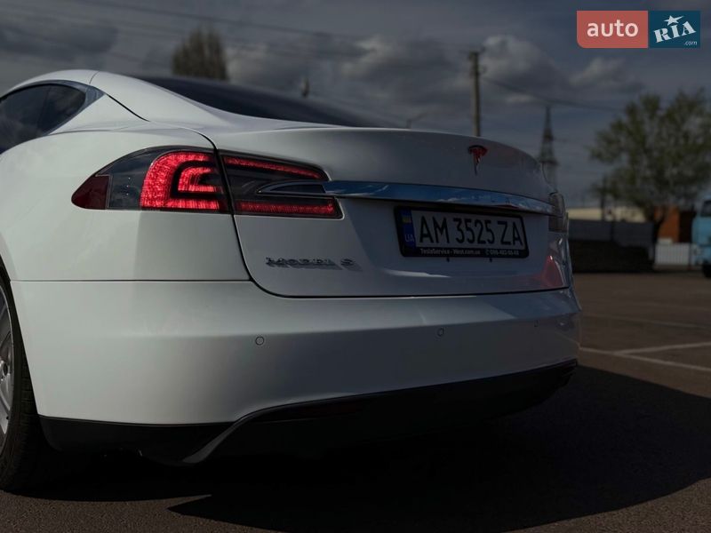 Лифтбек Tesla Model S 2014 в Житомире