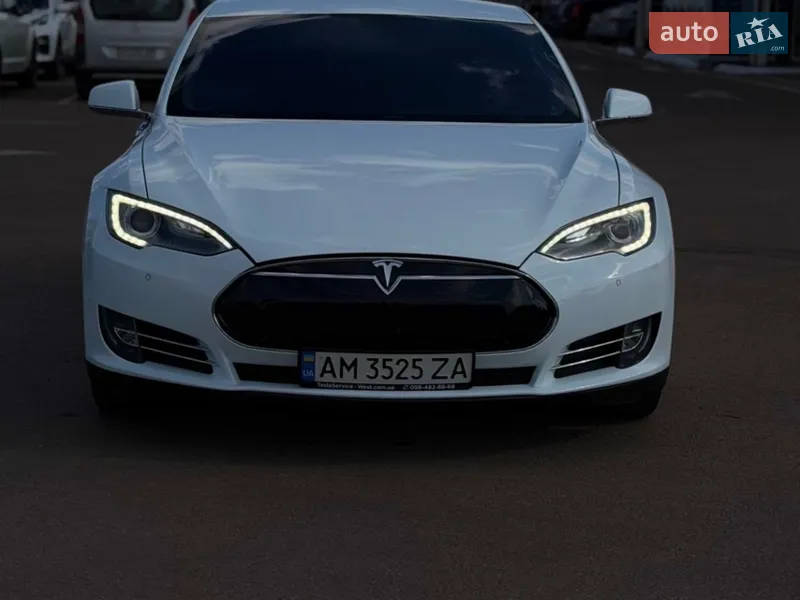 Tesla Model S 2014