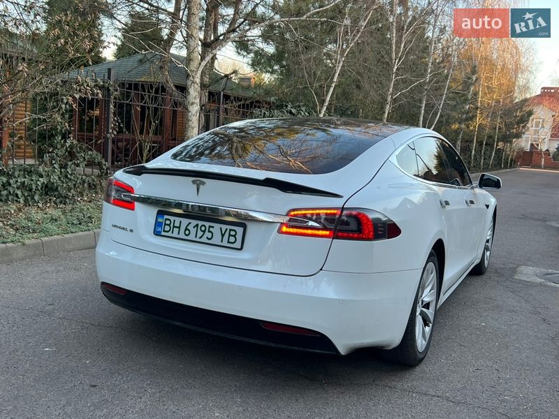 Ліфтбек Tesla Model S 2017 в Одесі