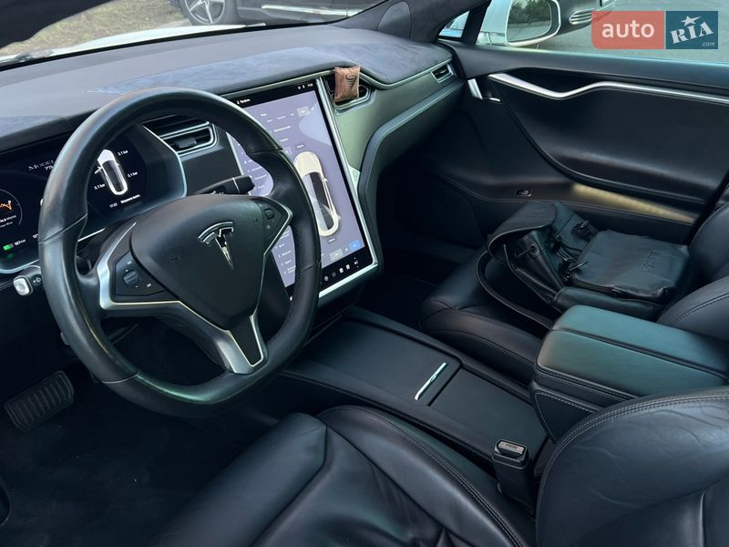 Ліфтбек Tesla Model S 2017 в Одесі